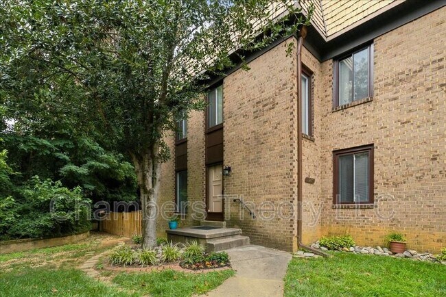 Building Photo - 2988 Borge St