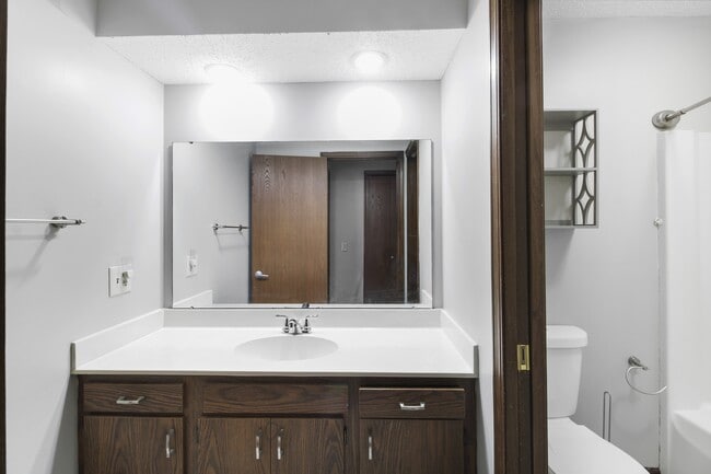 Building Photo - 505 Clearwater Dr