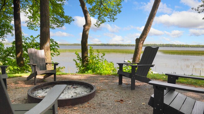 Building Photo - 15955 Bayview Dr NE