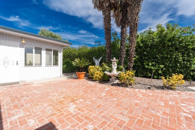 Building Photo - 6415 Lochmoor Dr