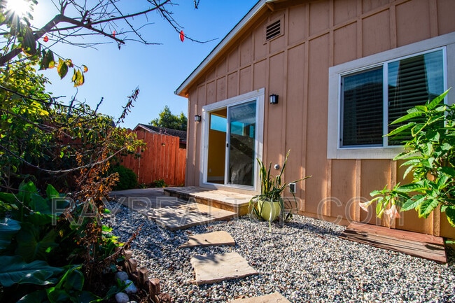 Building Photo - 40 Encina Ave