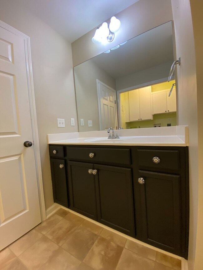 Building Photo - Cozy Home with Fenced-In Backyard for Rent in Bessemer! Available to View with 48 Hours Notice!