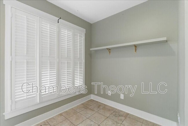 Building Photo - 2735 Linden Ln