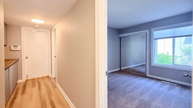 Building Photo - 750 N Paradise Valley Ct