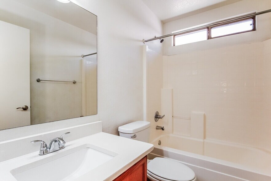 Building Photo - 7907 N 53rd Dr