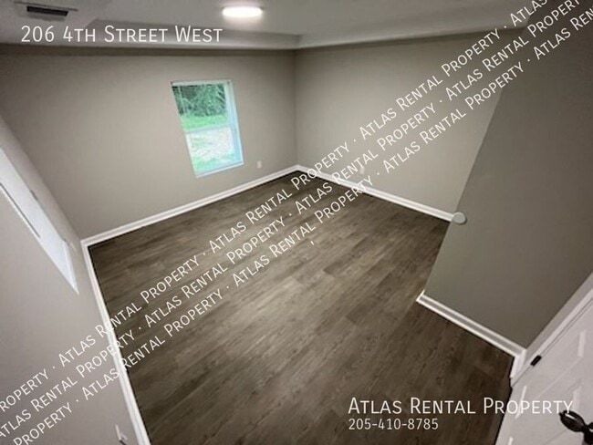 Building Photo - 206 4th St W