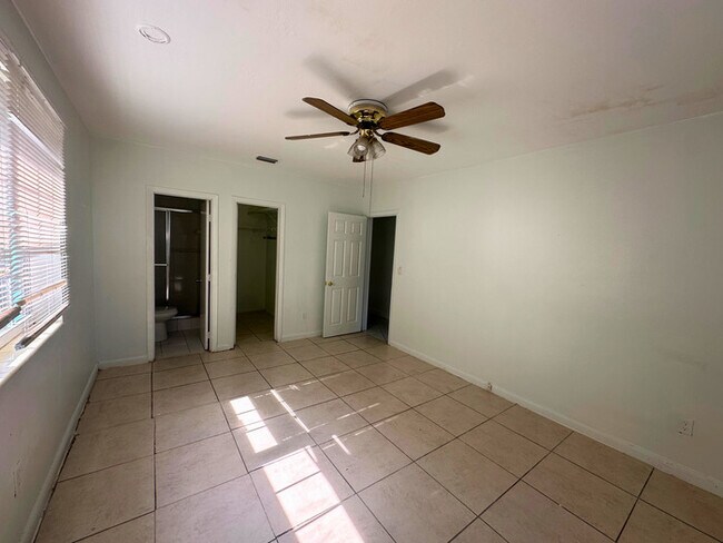 Building Photo - A charming home features 3 spacious bedroo...