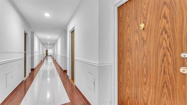 Building Photo - 2899 Collins Ave