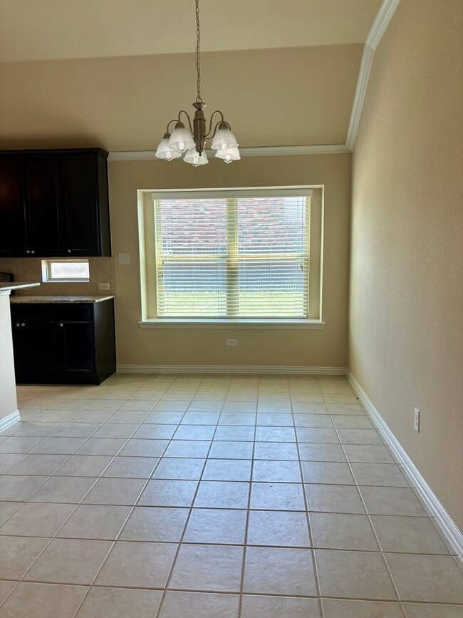 Building Photo - 3/2/2 Ready to Go! Located on the greenbelt!