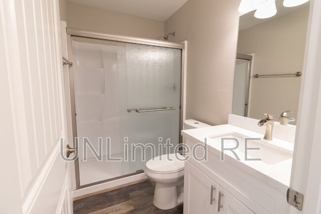 Building Photo - 216 E Zuni Dr