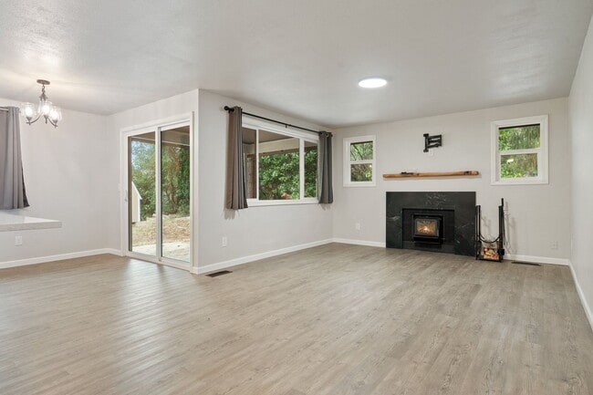 Building Photo - Rambler in Port Orchard with Fenced Yard