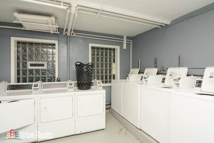 Building Photo - 3835 N Fremont St