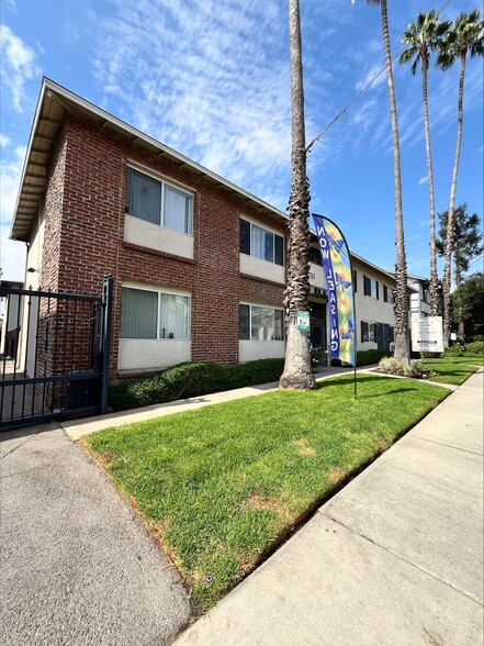 Building Photo - Chateau Laurel Apartments