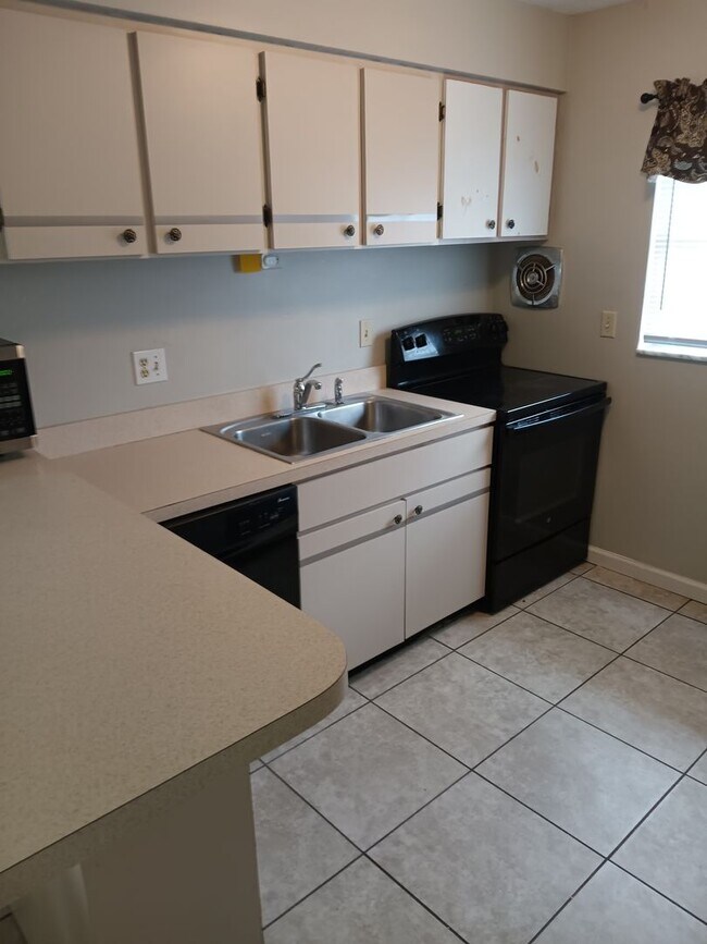 Building Photo - 5505 Hernandes Dr