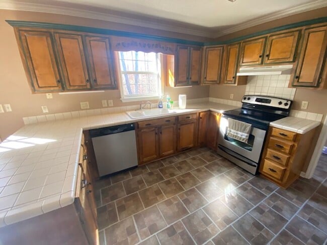Building Photo - 4 bedroom 3.5 bath house