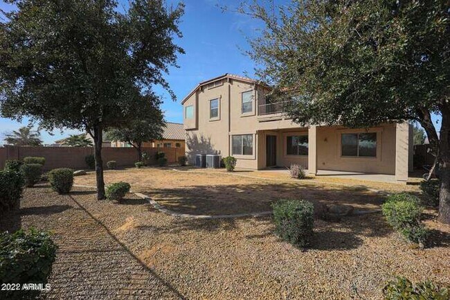 Building Photo - BEAUTIFUL SURPRISE HOME