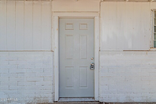 Building Photo - 334 N 83rd St