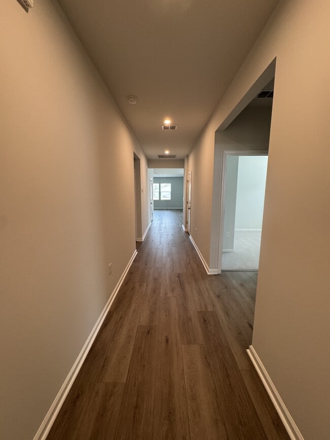 Building Photo - 3067 Visionary Dr