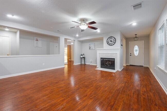 Building Photo - 15823 Kings Cypress Ln