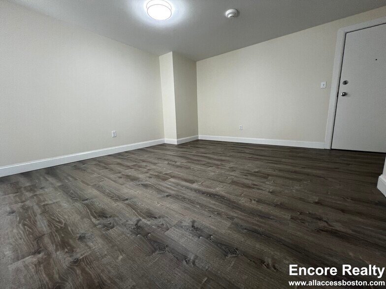 Building Photo - 15 Chester St