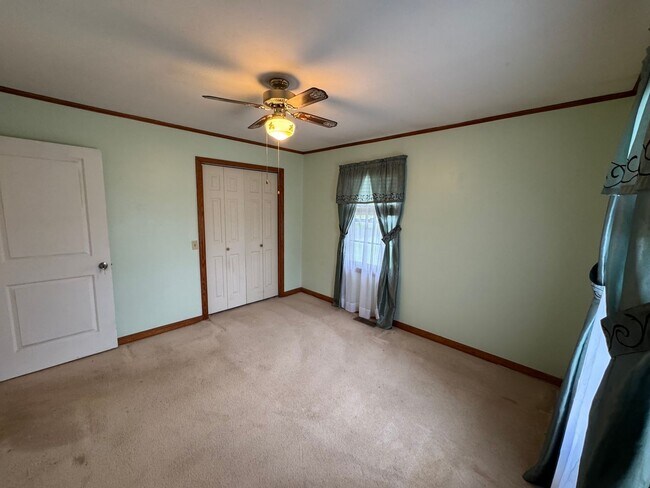 Building Photo - Prime Location! 2 Bed Home on Highway to M...