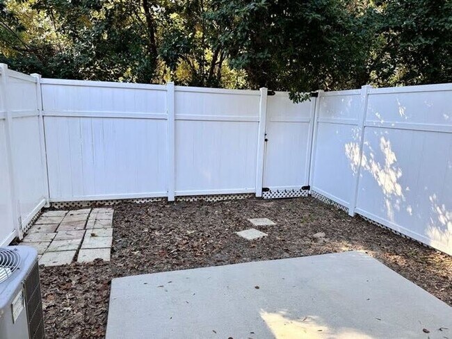 Building Photo - Spacious 2-Bed, 2.5- *** One Month FREE!!***