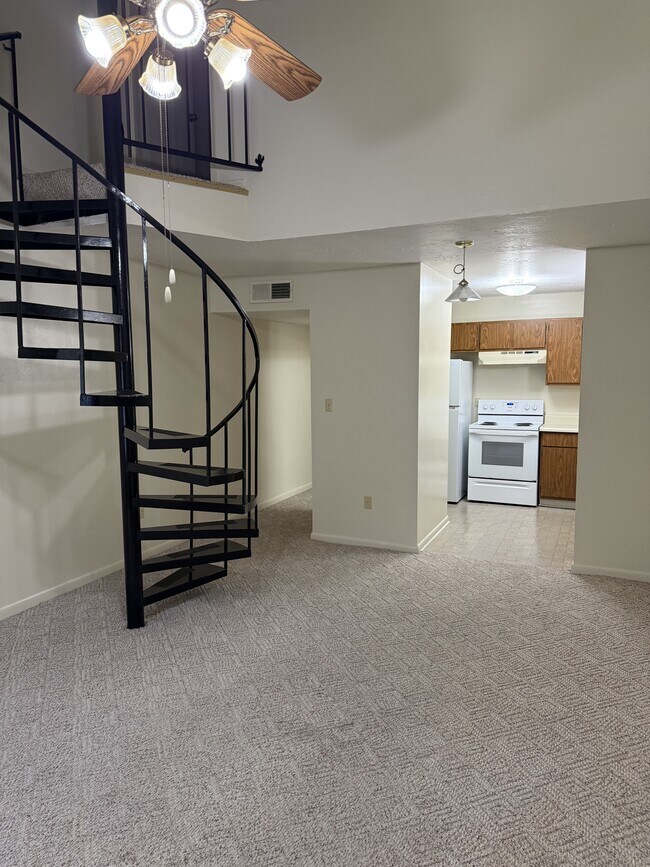 Building Photo - 126 N Meyers Dr