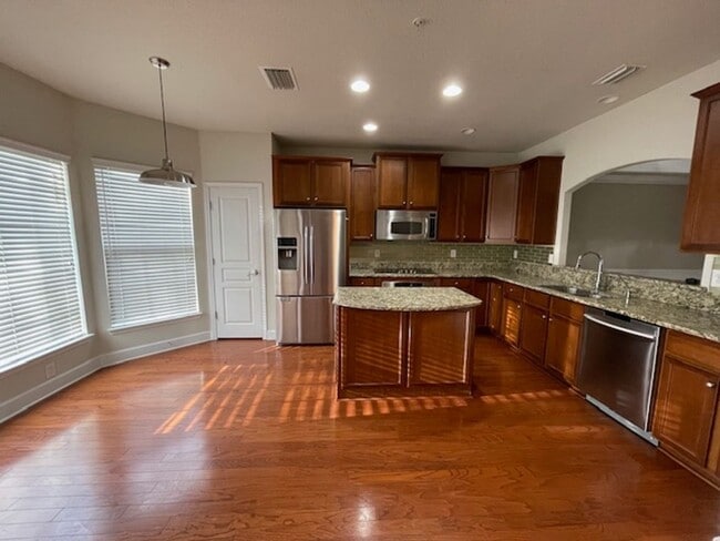 Building Photo - Midtowne