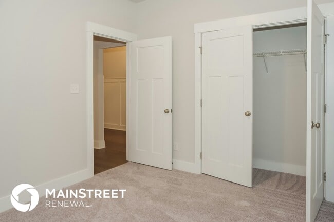 Building Photo - 14704 Greenleaf Dr