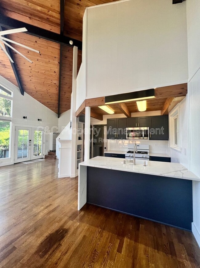 Building Photo - 766 Loma Prieta Dr