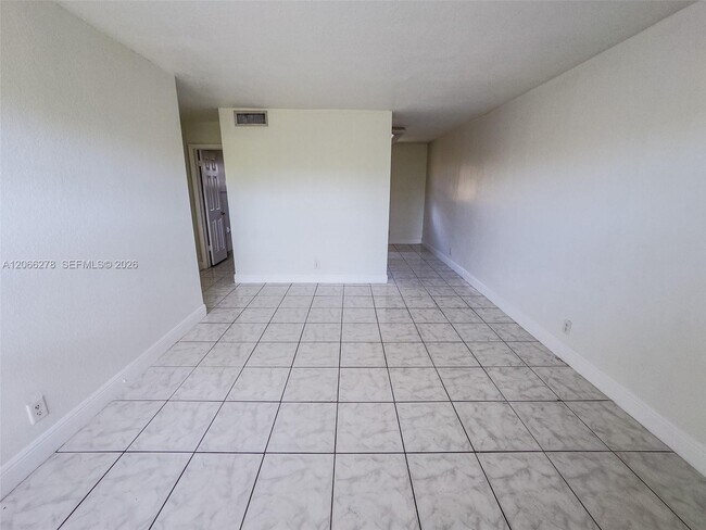 Building Photo - 4061 N Dixie Hwy