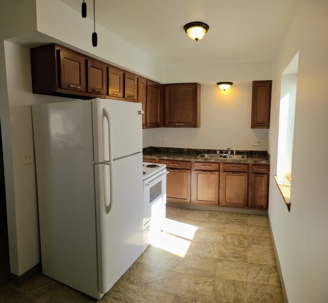 Building Photo - 617 E Homer St