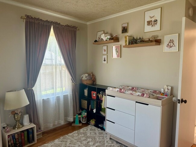 Building Photo - Beautiful house...RESERVE NOW FOR AUGUST 1...