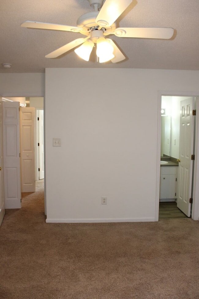 Building Photo - Charming Duplex in Havelock