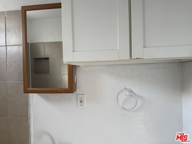 Building Photo - 5042 Ferndale St