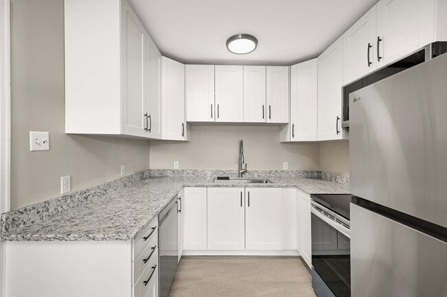 Building Photo - 5713 Lyndale Ave S