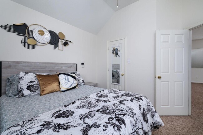 Building Photo - 19 Poplar Pine Ct