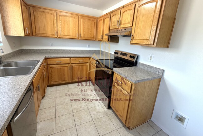 Building Photo - 6559 Nielsen Way