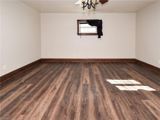 Building Photo - 3872 Leo St