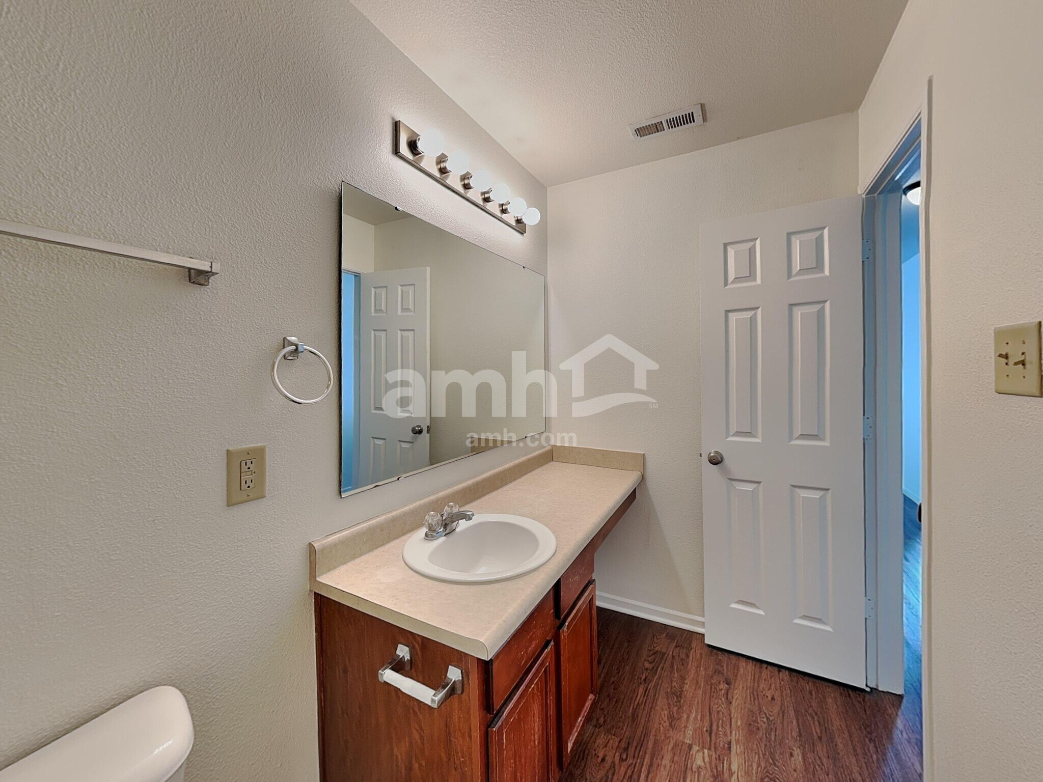 Building Photo - 524 Bridgewater Dr