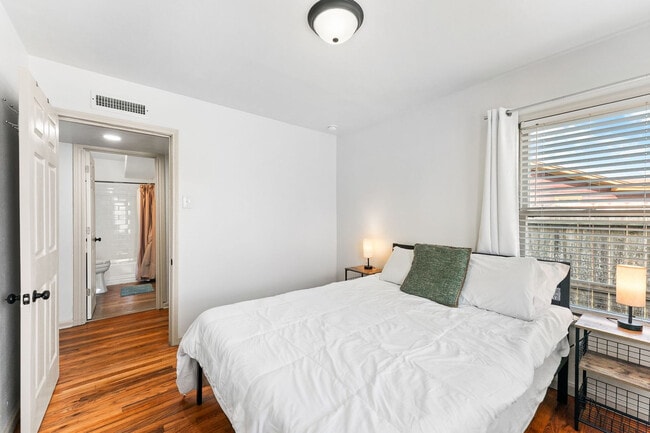 Building Photo - 406 Robert Dr