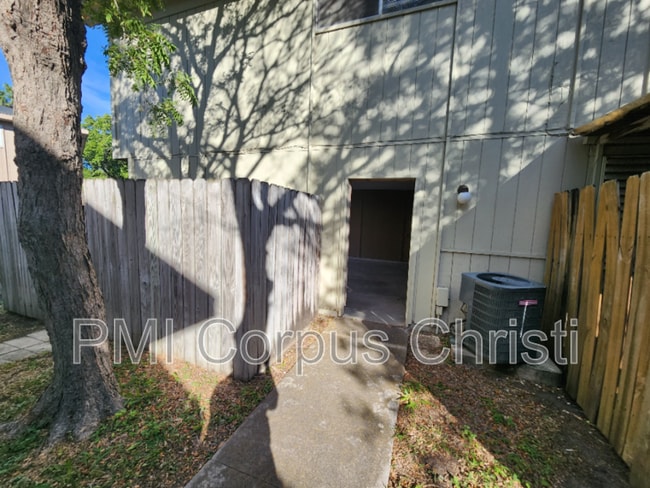 Building Photo - 6132 Hidden Cove