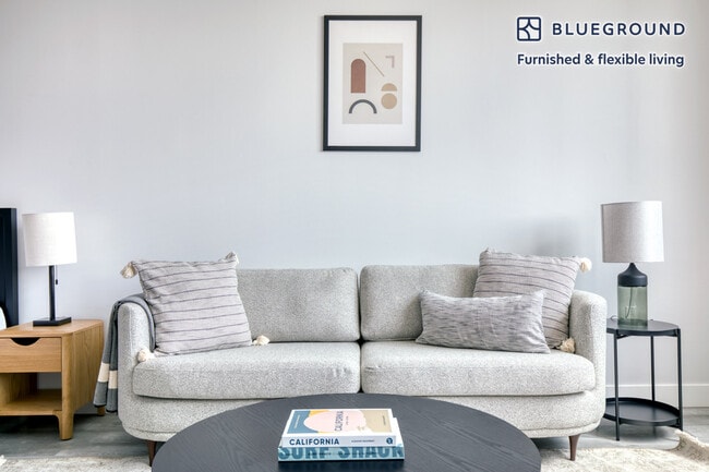 Building Photo - 700 N Spaulding Ave