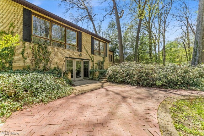 Building Photo - 1183 Romayne Dr