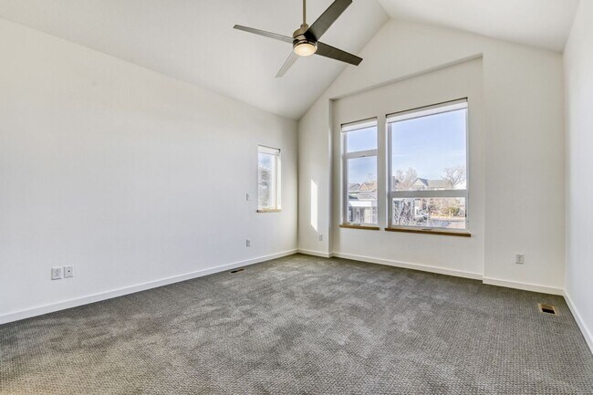 Building Photo - Bright Contemporary 3 Bedroom 2 Bath - August 1st!