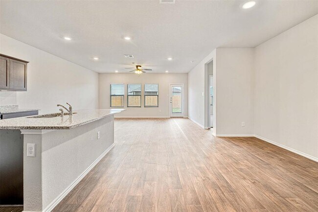 Building Photo - 204 Lily Pond Trl