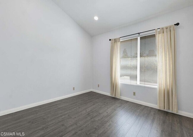 Building Photo - 833 Shadow Lake Dr