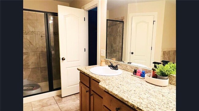 Building Photo - 402 SW Arch St