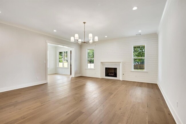 Building Photo - 352 Avon Rd