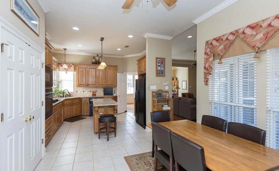 Kitchen - 10557 Sweetbrook Ave